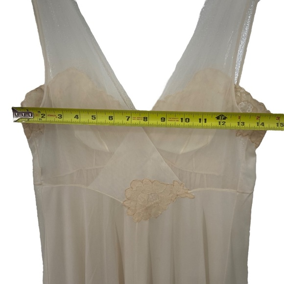 Vintage Vanity Fair Tricot Nylon Lace Nightgown Ivory Women's Size 34 - Picture 12 of 14